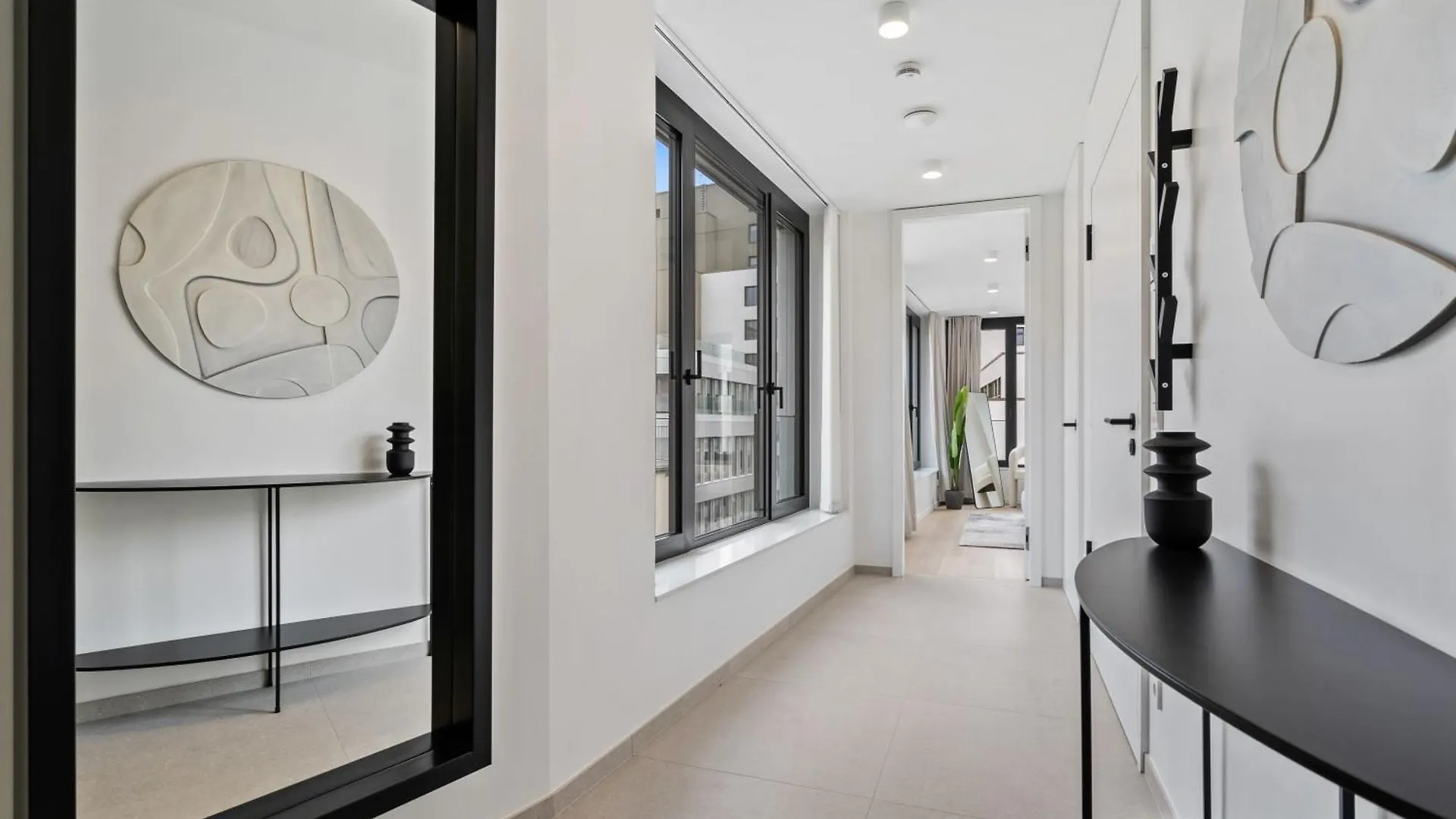 Stylish Downtown Escape With Comforts 룩셈부르크
